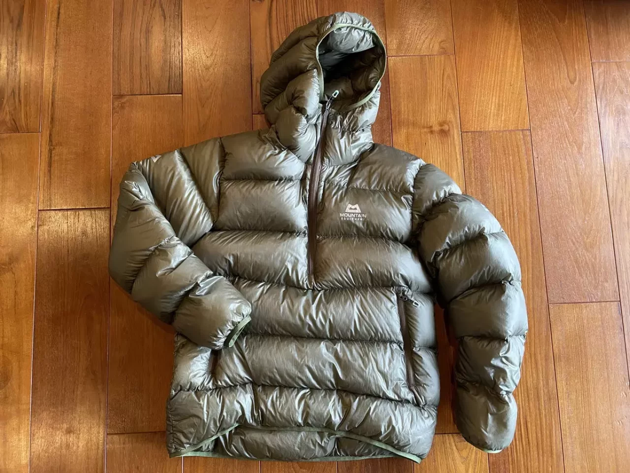 マウンテンイクイップメントのクラウドセーター