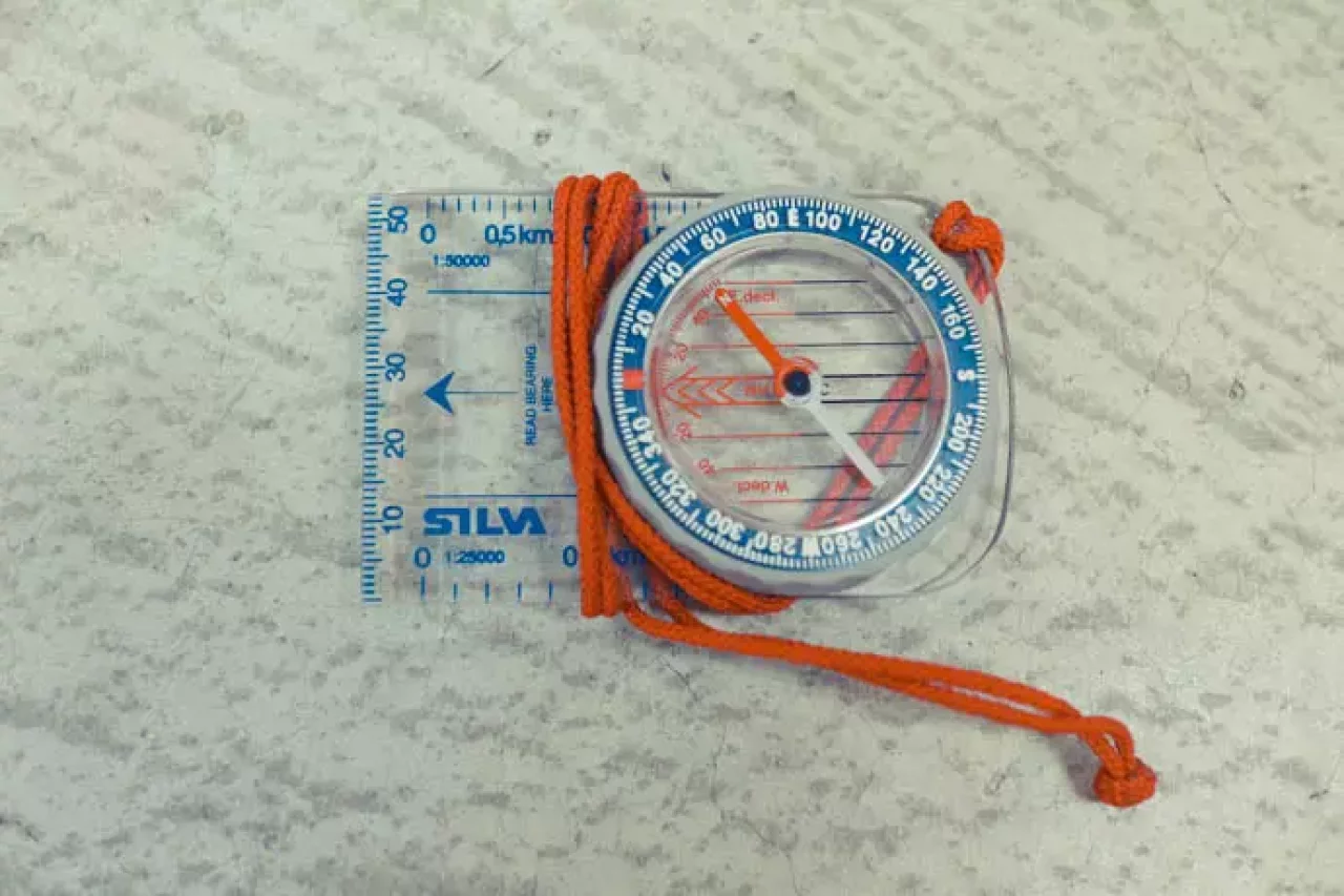 コンパス・ナイフ・ヘッドランプ