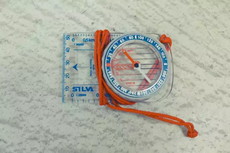 コンパス・ナイフ・ヘッドランプ