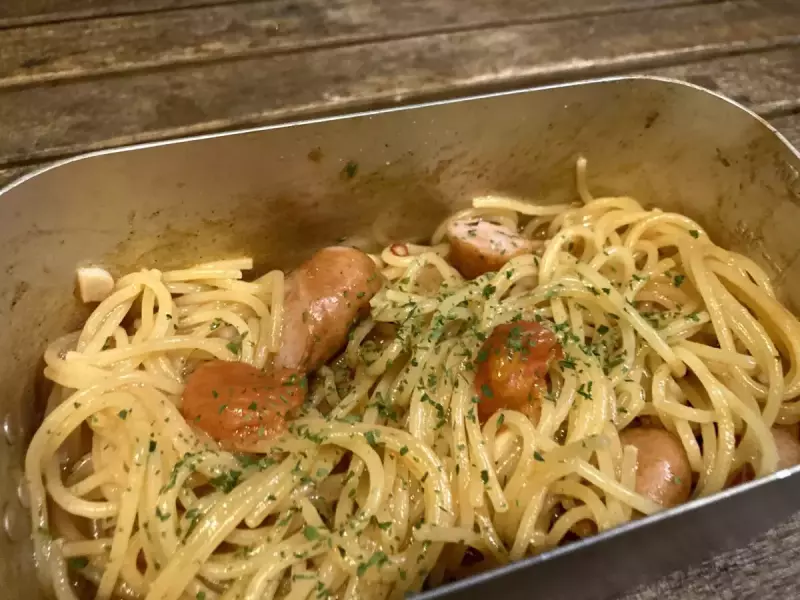 調味料を入れて味を整える