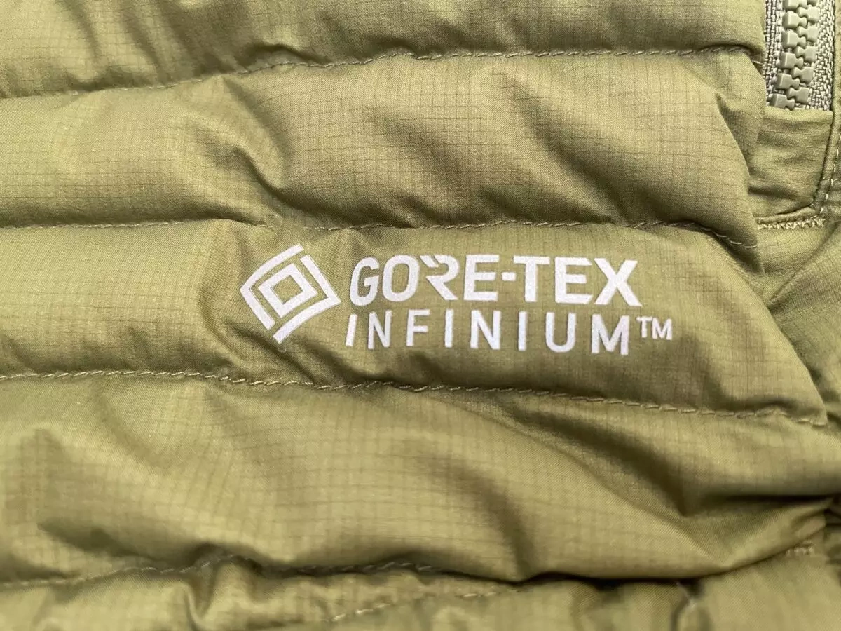 ゴアテックス インフィニアム-耐水性能と生地質感
