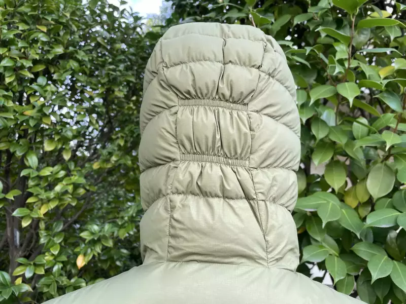 フードはしっかりと頭を包み込む