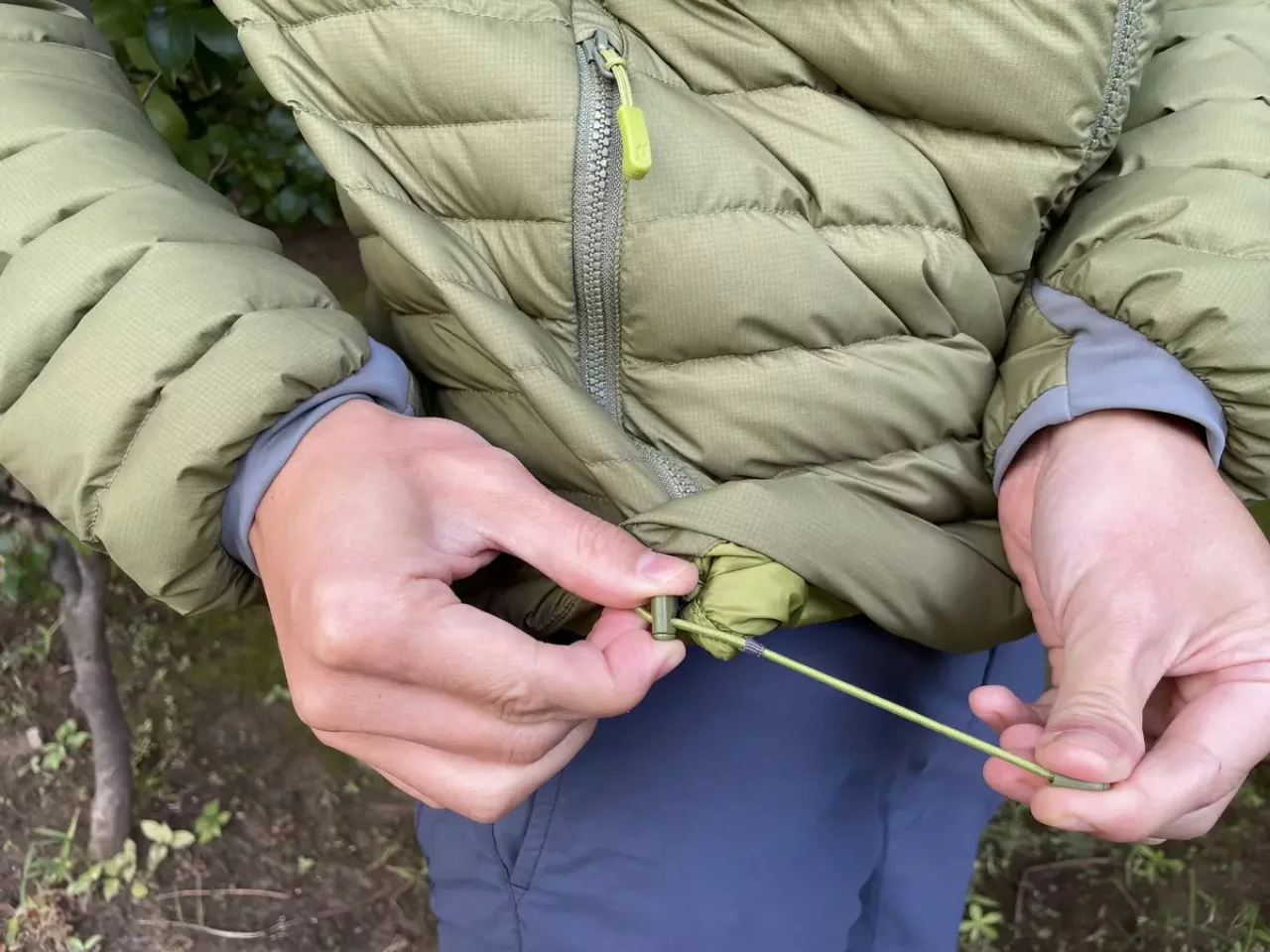 裾とフードにはドローコード