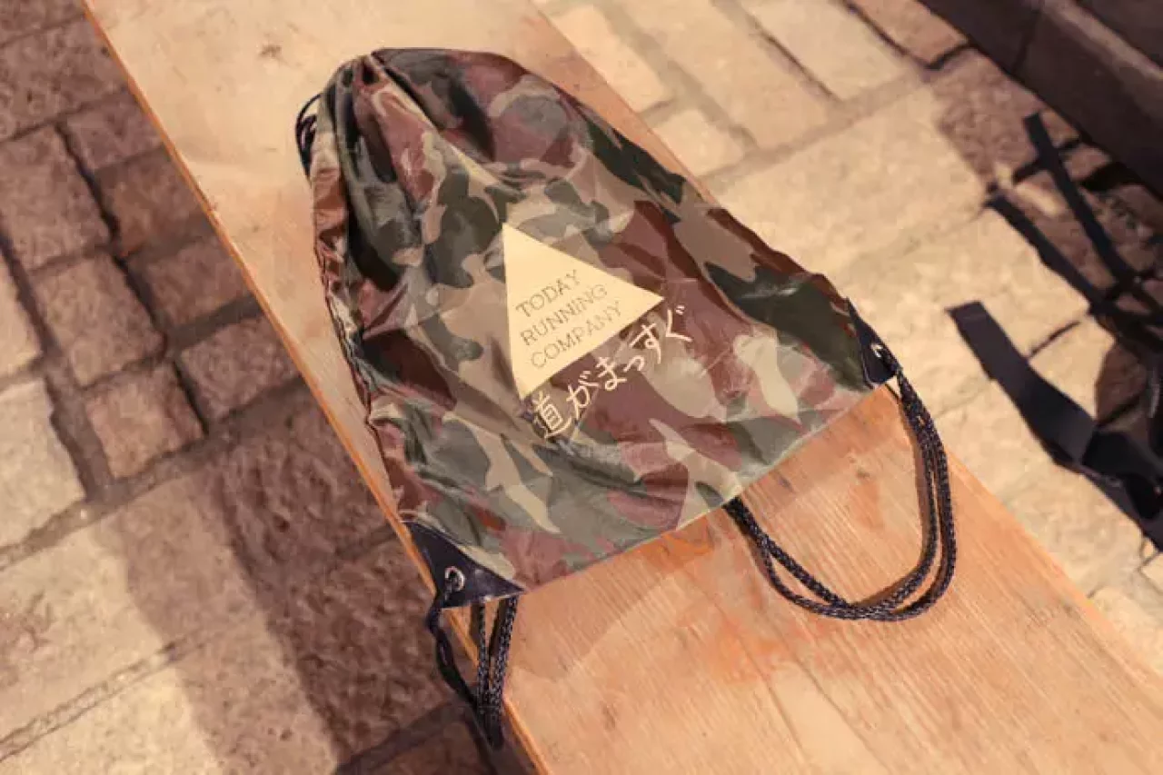 道がまっすぐのシューズバック