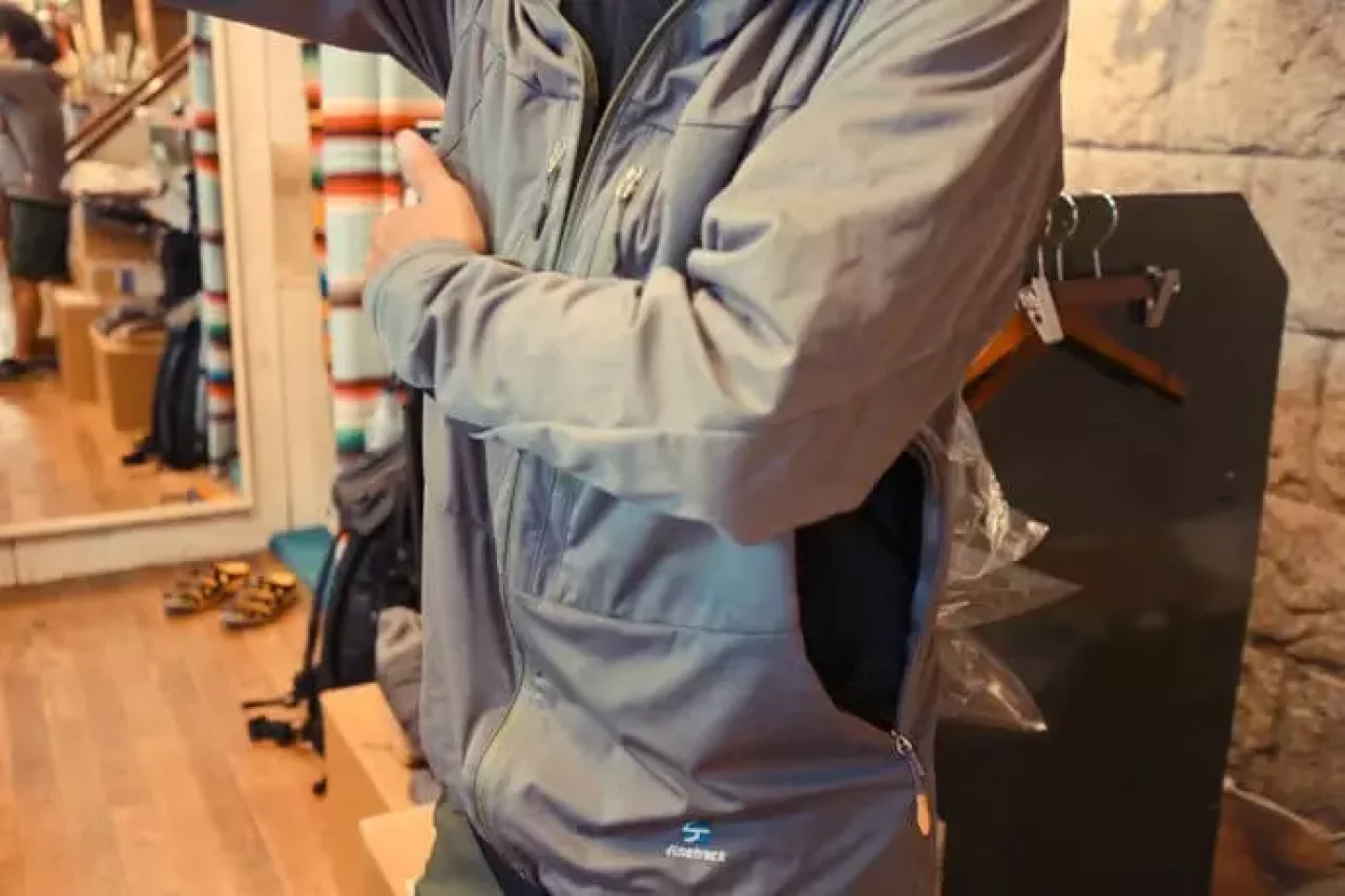 ファイントラック ニュウモラップフーディ