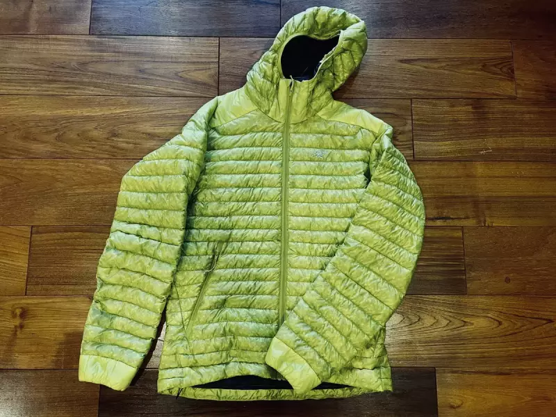 無駄を省いた作りが魅力、アークテリクスのセリウムSLフーディ