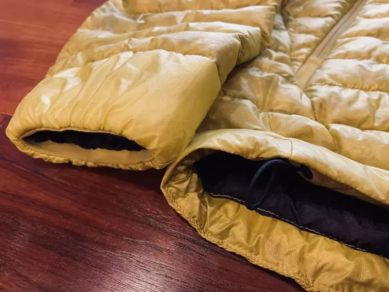 アークテリクス セリウムSLフーディーのドローコード