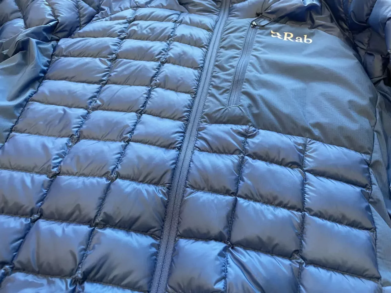 Rabケイオンジャケットのダウンステッチ