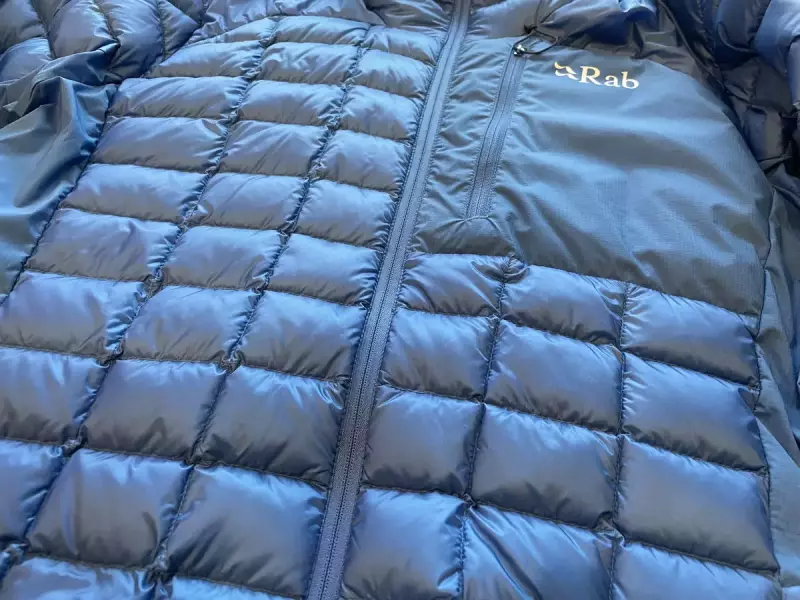 Rabケイオンジャケットのダウンステッチ