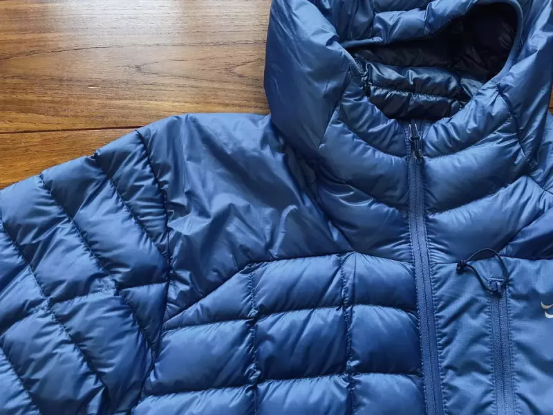 Rabケイオンジャケットの化繊パネル