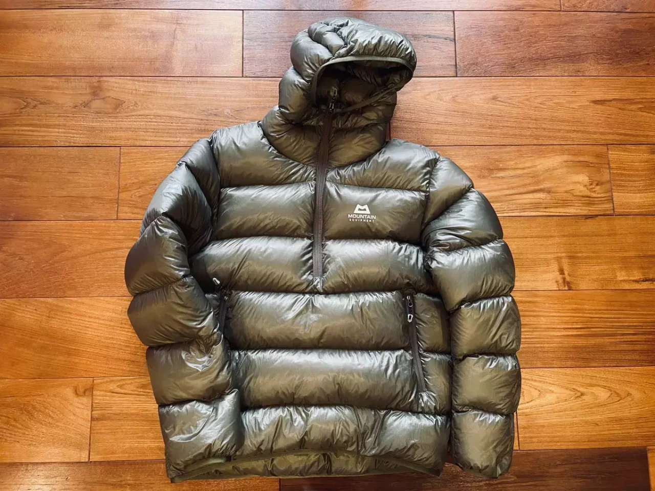 軽さと保温力のバランスに優れたマウンテンイクイップメントのクラウド・セーター