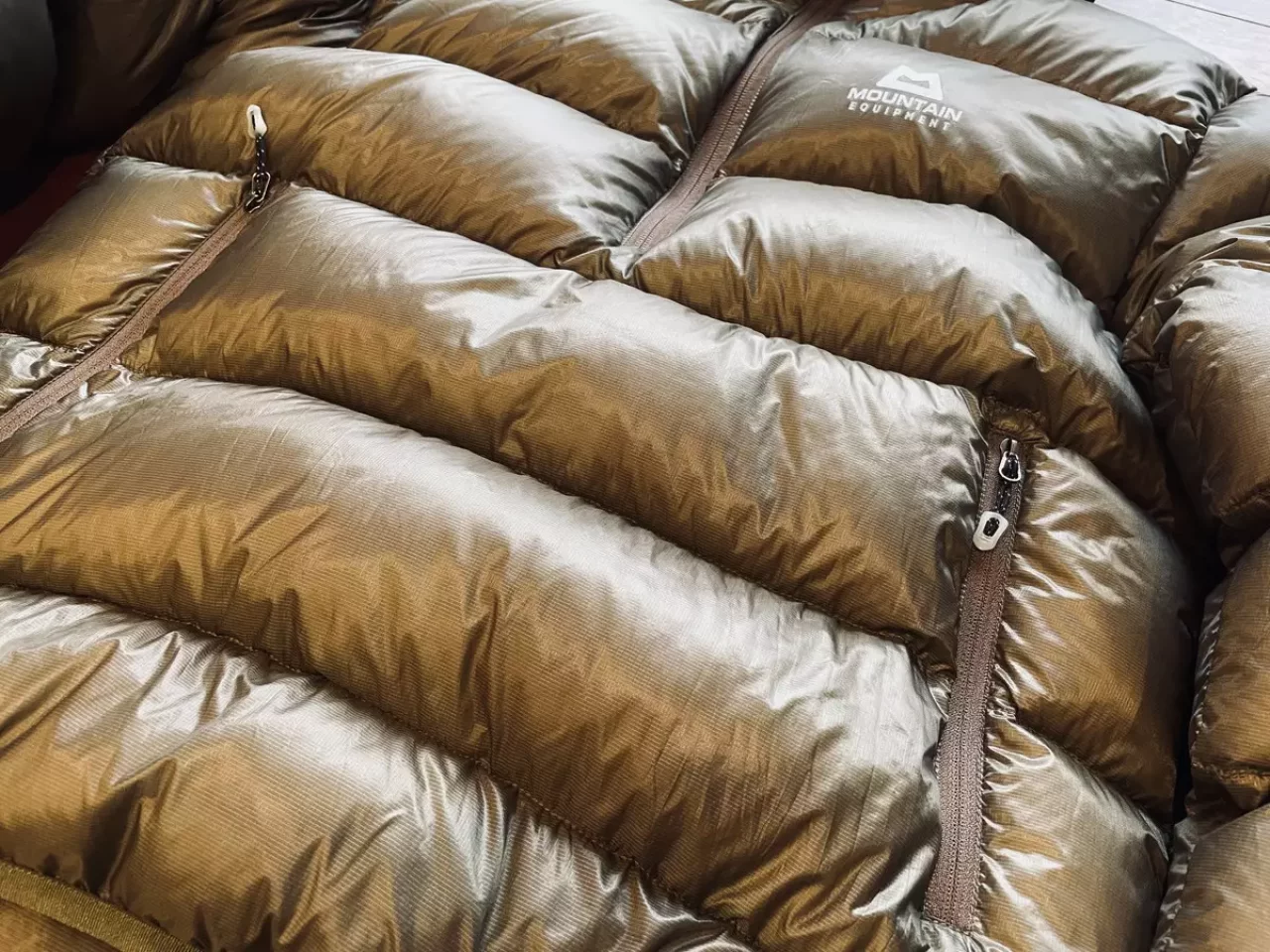 マウンテンイクイップメント クラウド・セーターのダウンステッチ