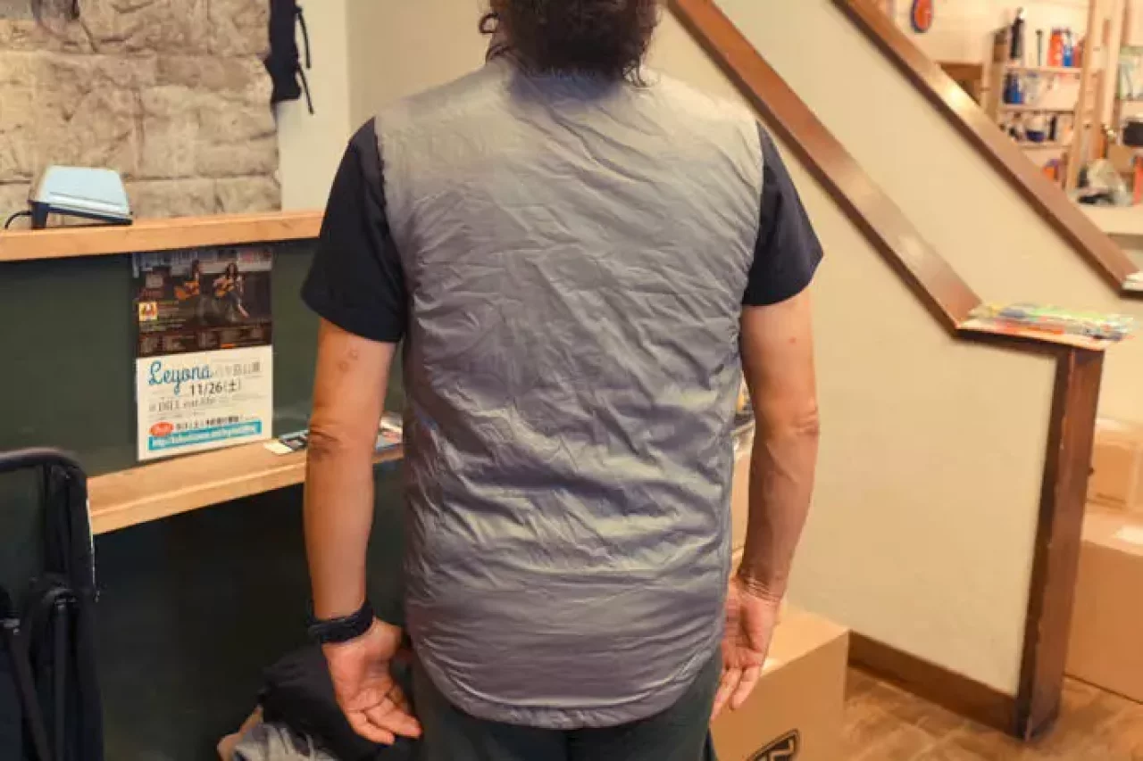 化繊ベストOMM Roter Vest