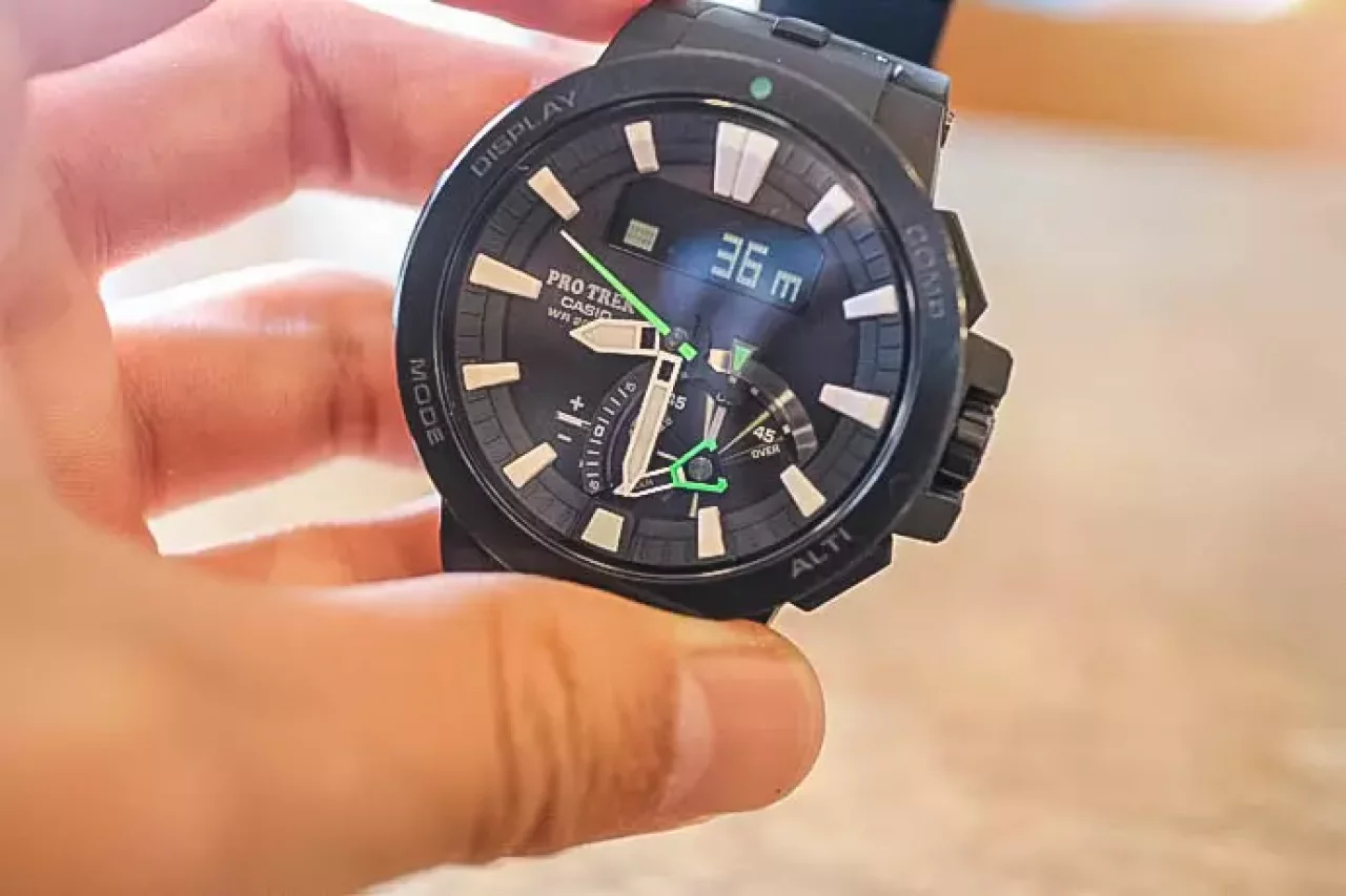 カシオ プロトレックPRW7000