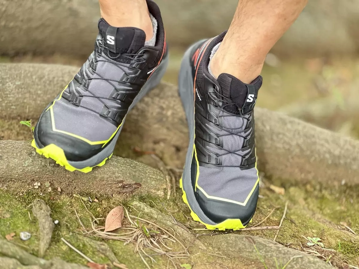 高いグリップ力とフィット感が魅力の新世代トレイルランニングシューズ『サロモン サンダークロス』をレビュー