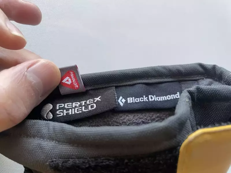 防寒グローブの選び方④:アウターシェル