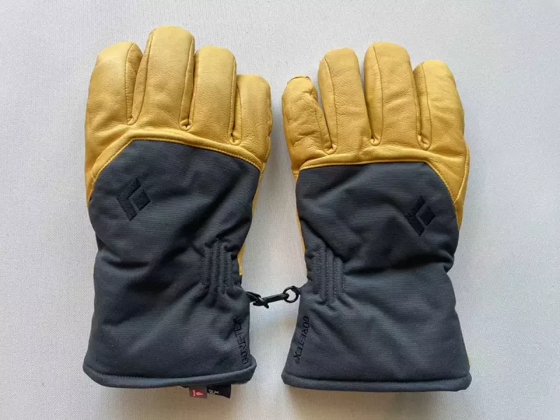 ゴアテックスを採用した抜群の操作性が特徴の防寒グローブ『ブラックダイヤモンド レジェンド』
