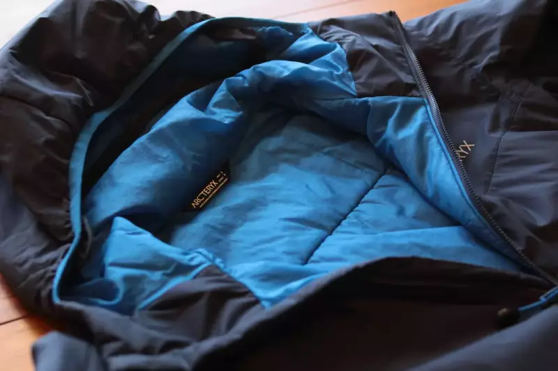 厳冬期のミドルレイヤーとしても活用できる万能インサレーション『アークテリクス アトムLTフーディ』