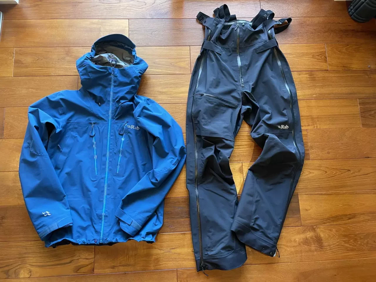 バックカントリースキーから雪山登山におすすめのハードシェル