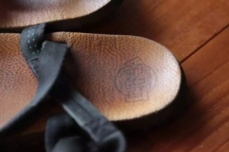 ルナサンダル モノゴート