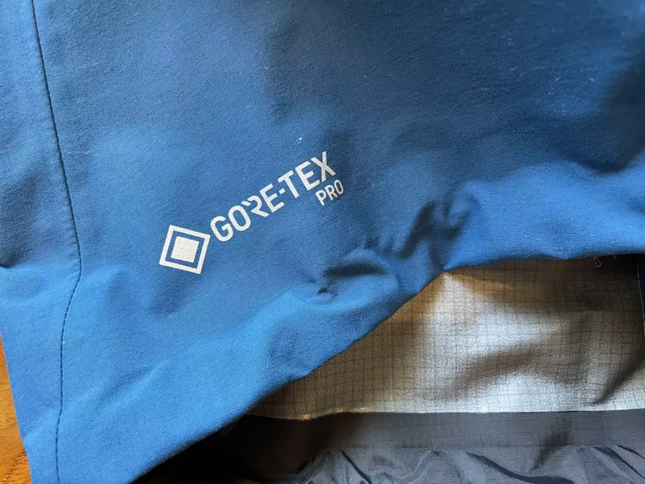 アテックスプロを採用したハードシェルジャケット