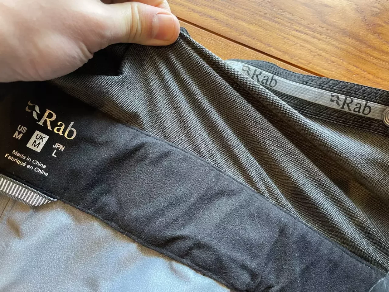 ストレッチ性のあるゴアテックスプロのモストブリーザブル