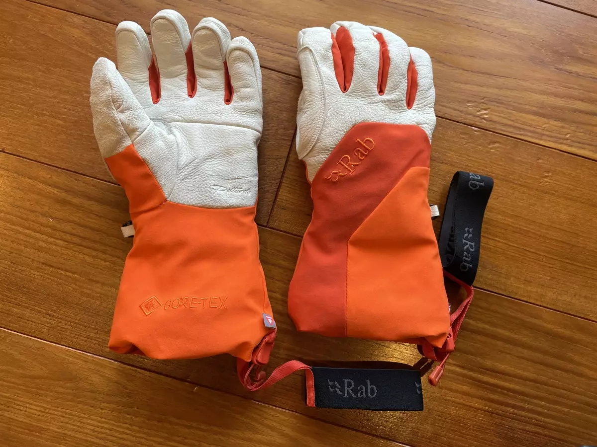 【レビュー】ゴアテックスとプリマロフトで手を暖かく保つ-Rabの最高スペックを誇るスキーグローブ