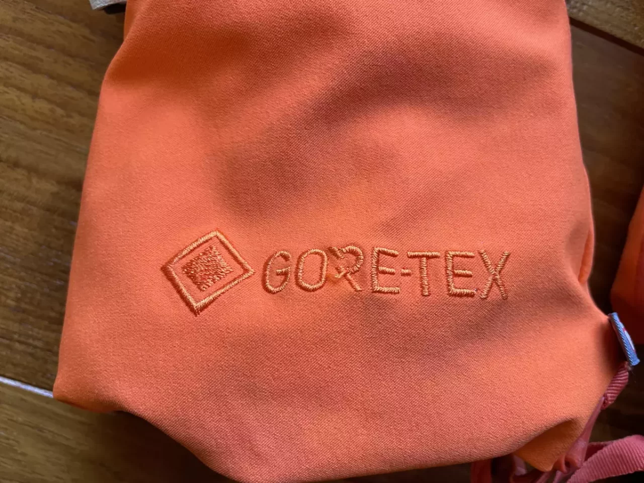 プリマロフト Rabのゴアテックスグローブ