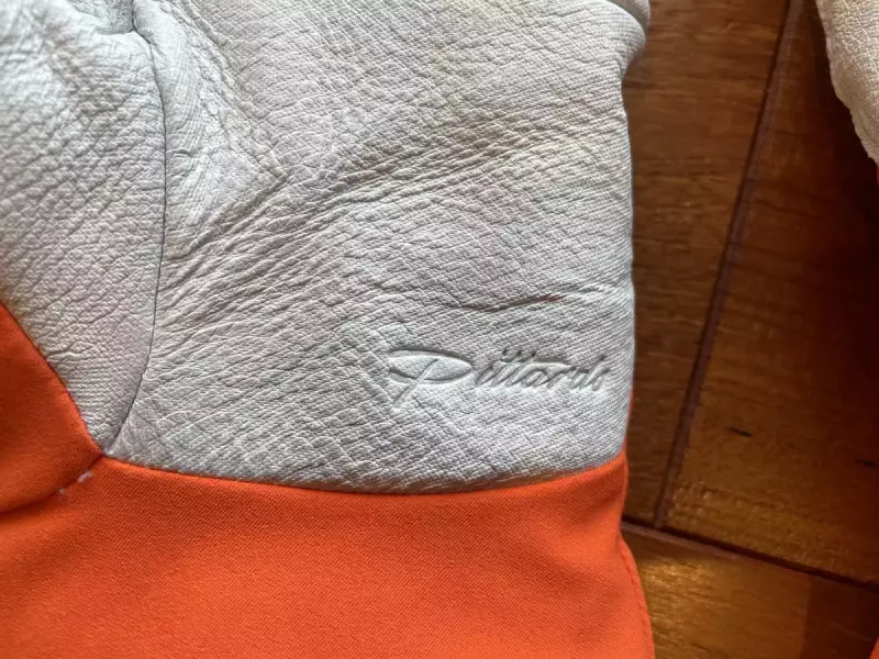 ピタードのレザーについて Rabのゴアテックスグローブ