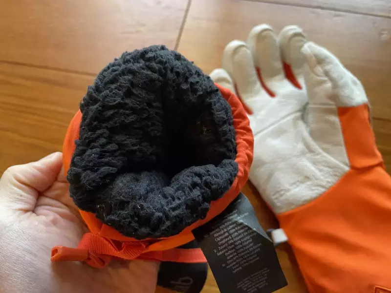 プリマロフト Rabのゴアテックスグローブ