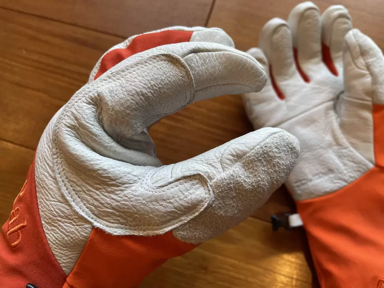 プリマロフト Rabのゴアテックスグローブ グリップ力