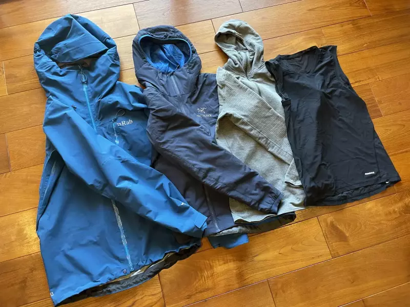 雪山登山の上半身のレイヤリング