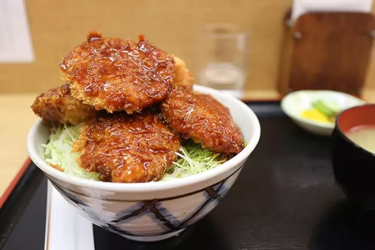 浅井精肉店のソースカツ丼