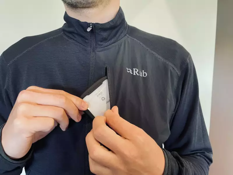 ミッドレイヤーのスマホ用ポケット