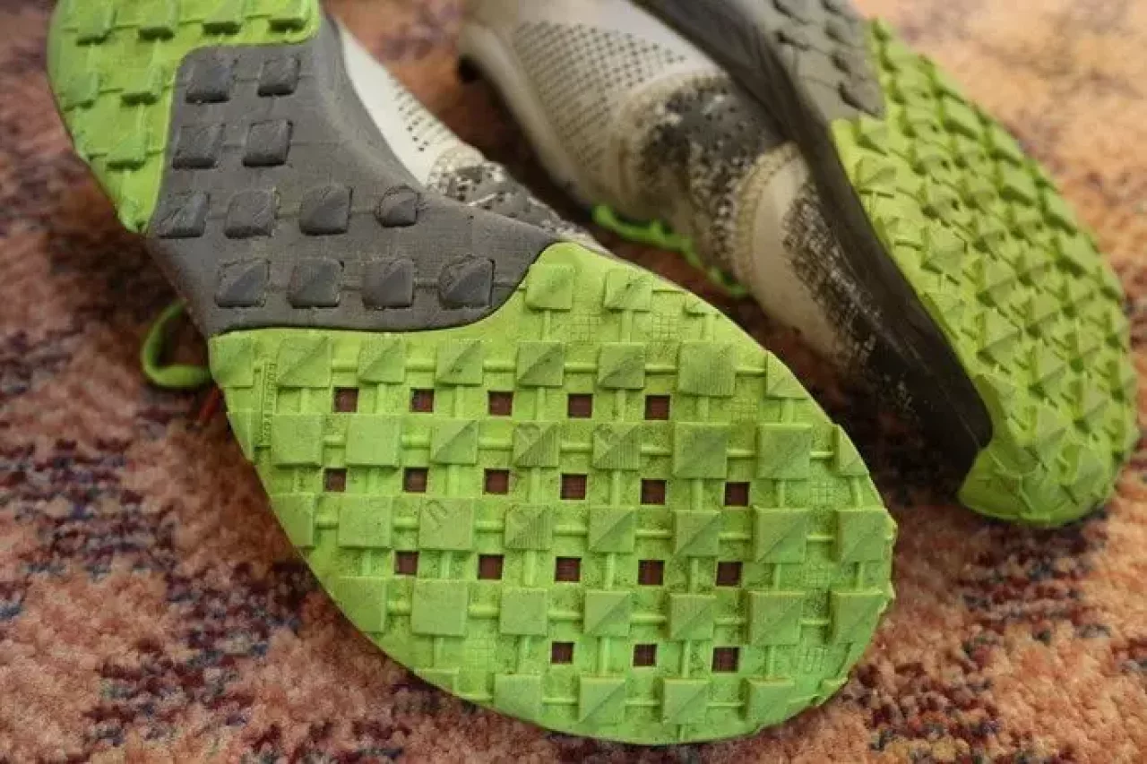 ニューバランス トレランシューズ MT110 ソール