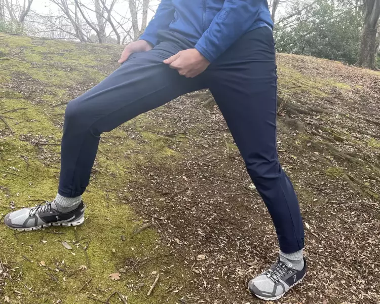 パタゴニアのスカイライン・トラベラー・パンツのストレッチ性