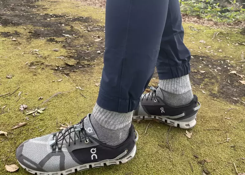 パタゴニアのスカイライン・トラベラー・パンツの裾周り