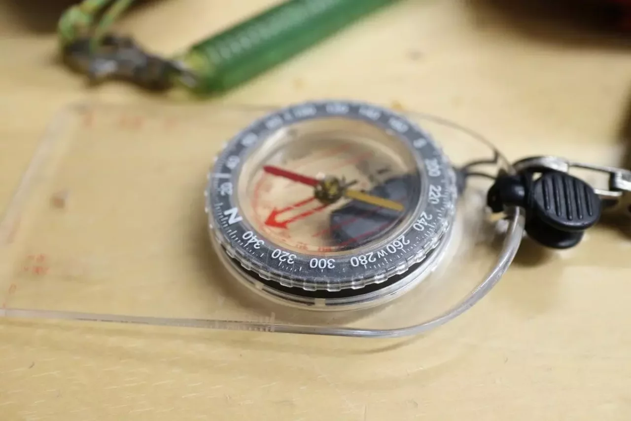 登山コンパス