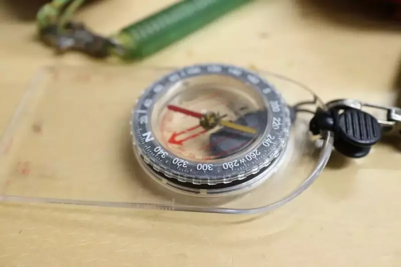 登山コンパス