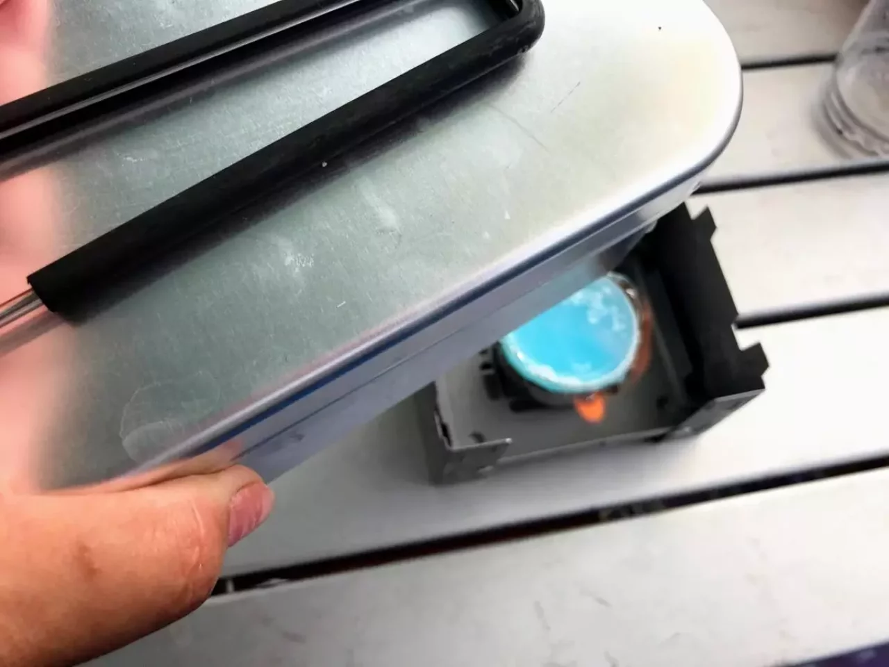 メスティンを固形燃料の火にかける