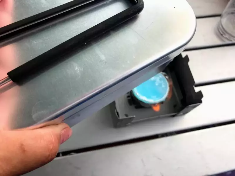 メスティンを固形燃料の火にかける