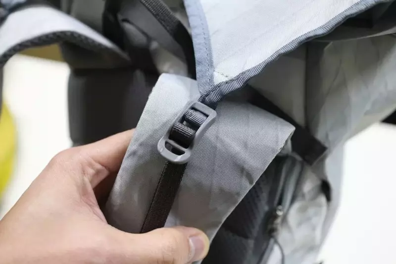 パーゴワークス ラッシュ28XPのショルダーストラップ