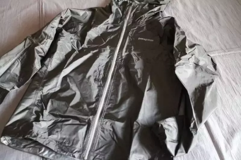 パタゴニアの超軽量レインウェア