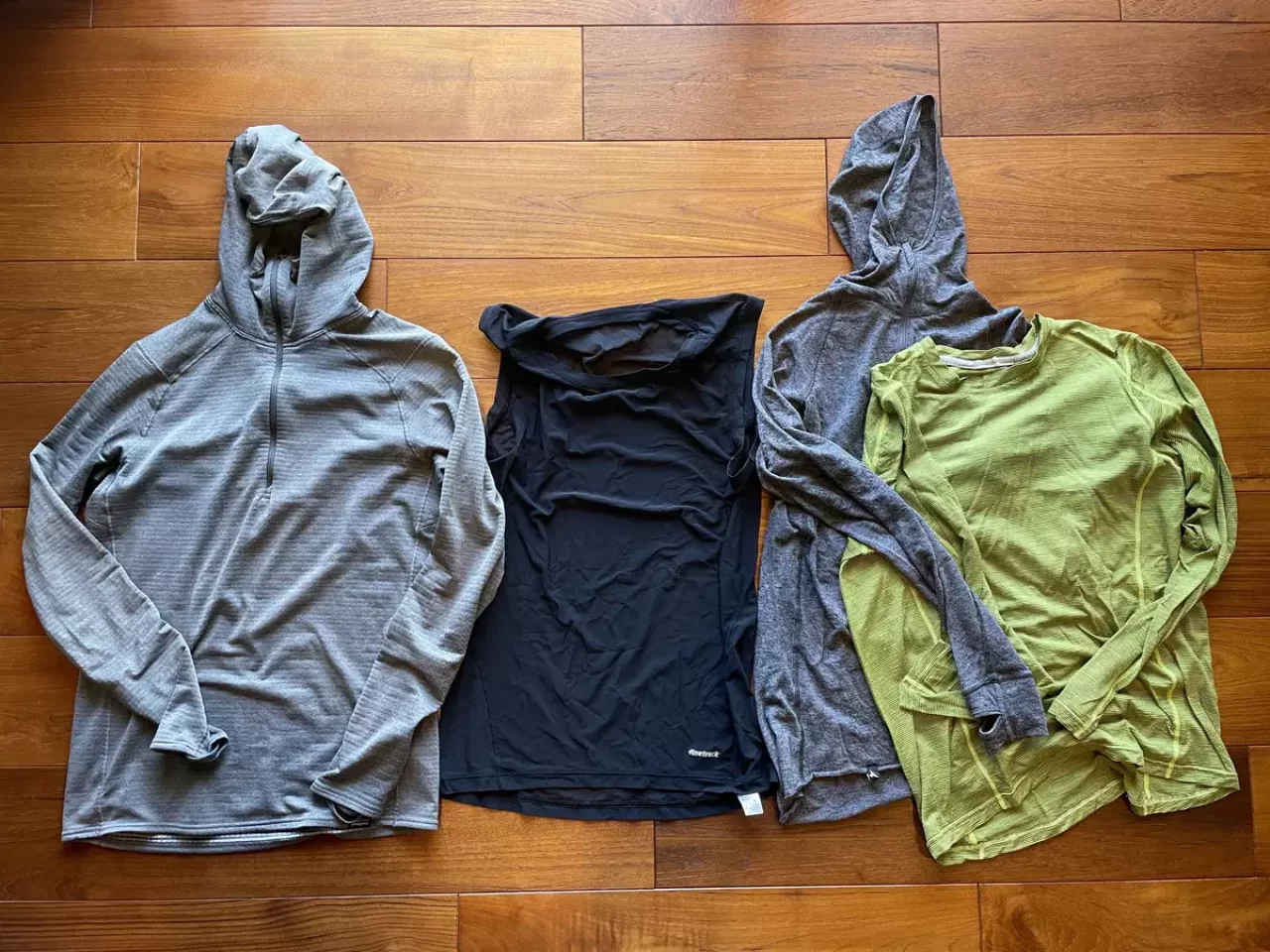 保温・汗の吸い上げを目的に着用するベースレイヤー