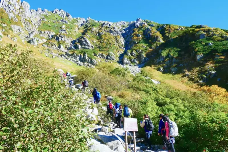 これで完璧!登山の日焼け対策まとめ〜日焼け止めスティックが優秀〜|ファーストエイド|登山ギア|山のモノ|登山・トレラン・山スキーマガジン「山旅旅」