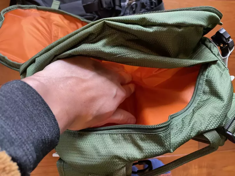 ソールデン32には1つ小ポケットがある