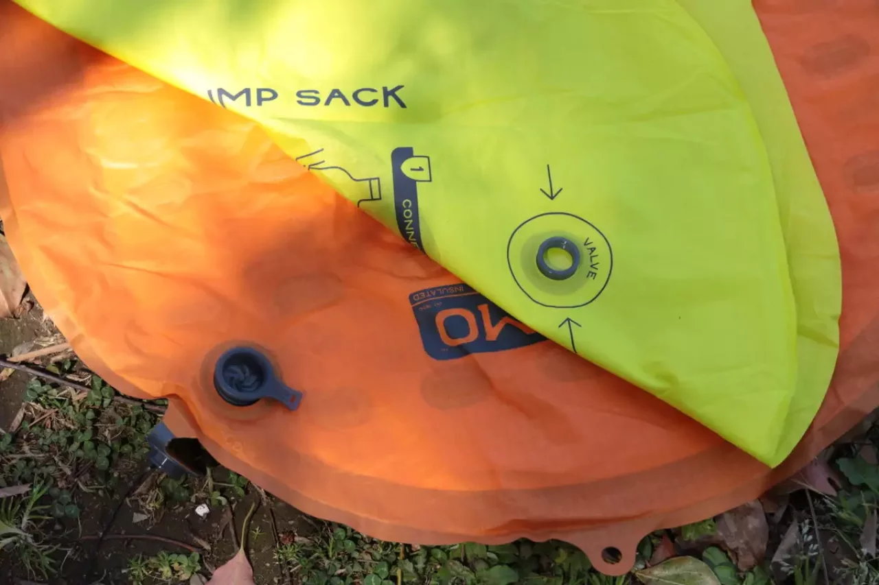 NEMO登山用テントマット「テンサーアルパイン」のバルブ