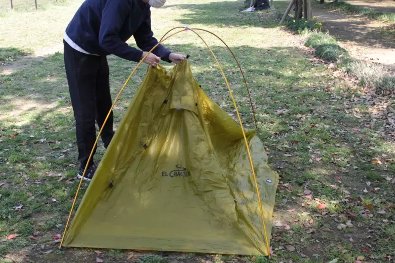 ゼログラム軽量ソロテント「エルチャルテン1.5P」の設営