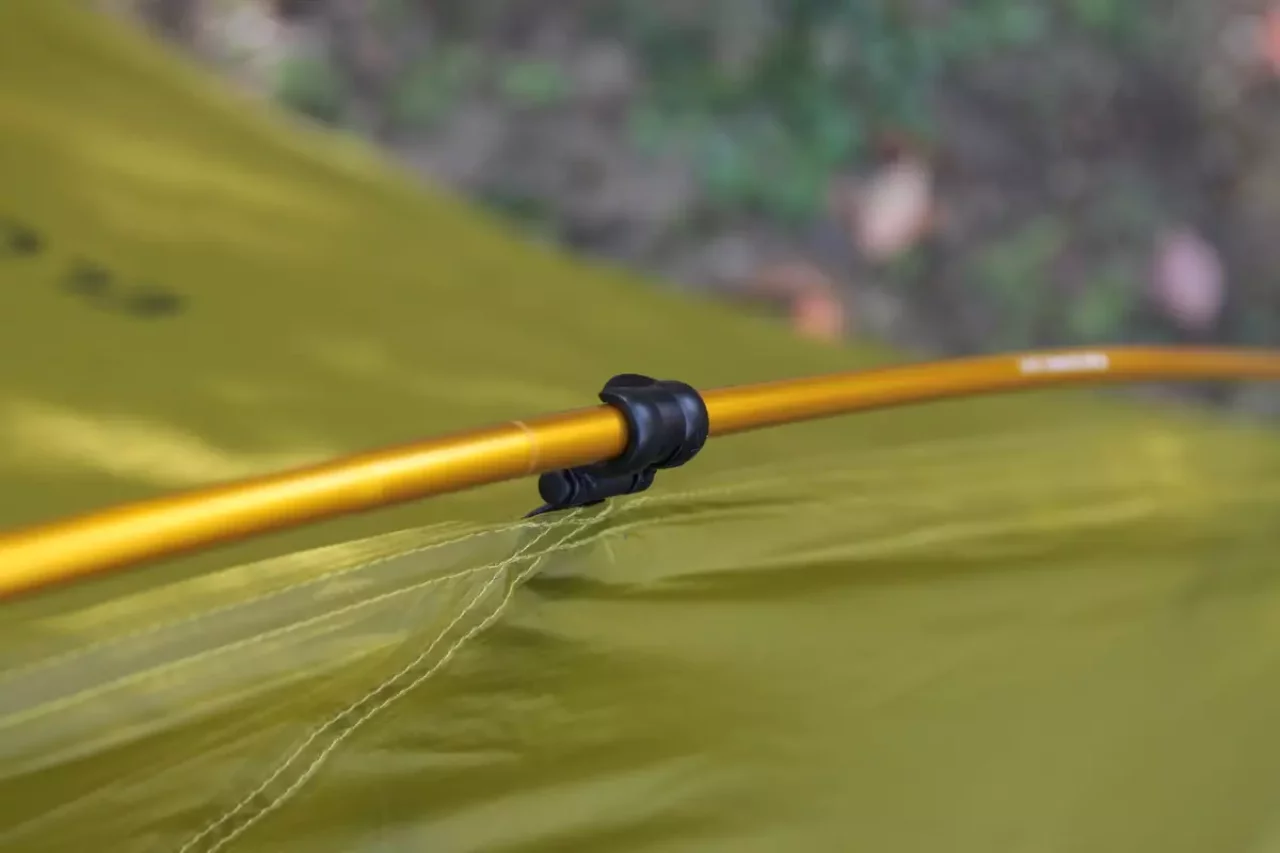 ゼログラム軽量ソロテント「エルチャルテン1.5P」のフック