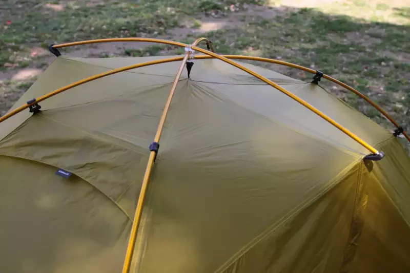 ゼログラム軽量ソロテント「エルチャルテン1.5P」の天井